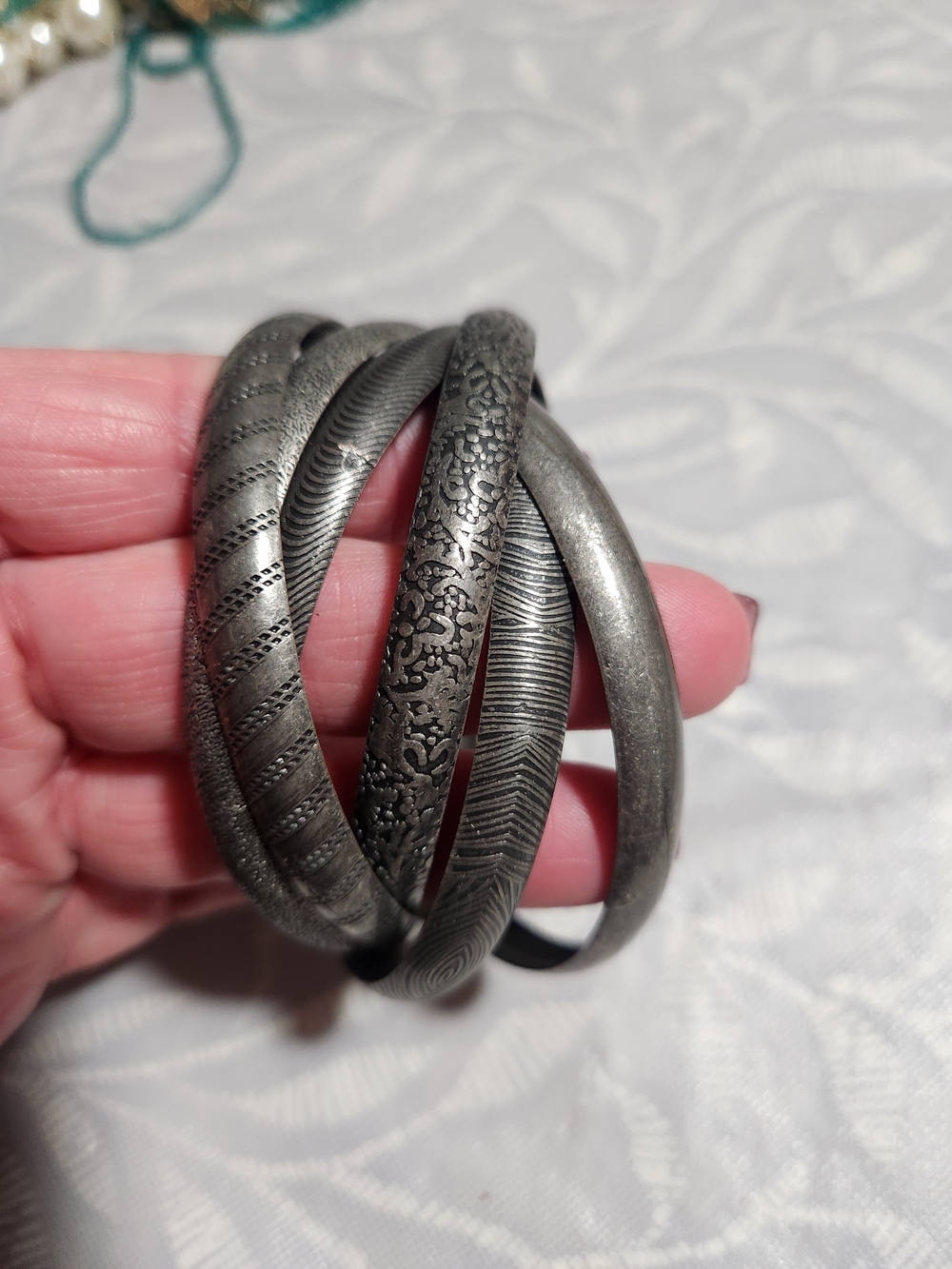 Parklane set of 6 Textured Metal Bangle Bracelets - Silver Tone
